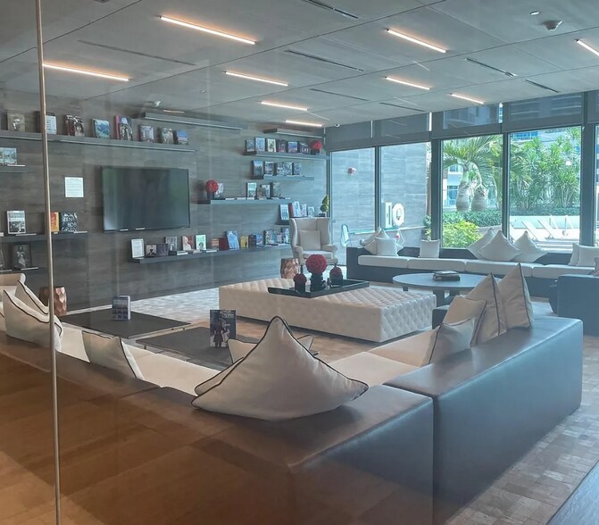 Building Photo - 1080 Brickell Ave