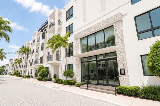 Building Photo - 4740 NW 84th Ct