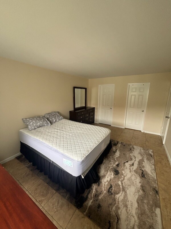 Building Photo - 3389 Crystal Ct E