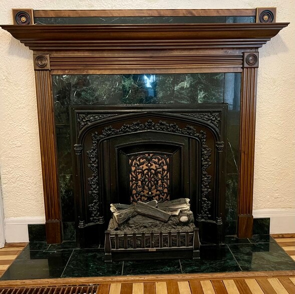 FAUX FIRE PLACE - 1539 N Jackson St