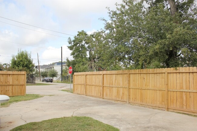 Building Photo - 5310 Randon Rd