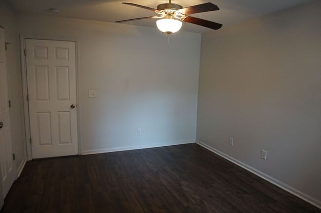Building Photo - 3 Bedroom and 3 Full bathroom located The Village at the Glen within Carolina