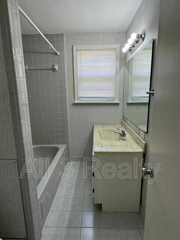 Building Photo - 4259 Hickory Dr