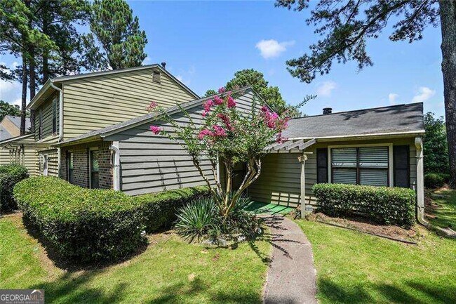 Primary Photo - 76 Sandalwood Cir