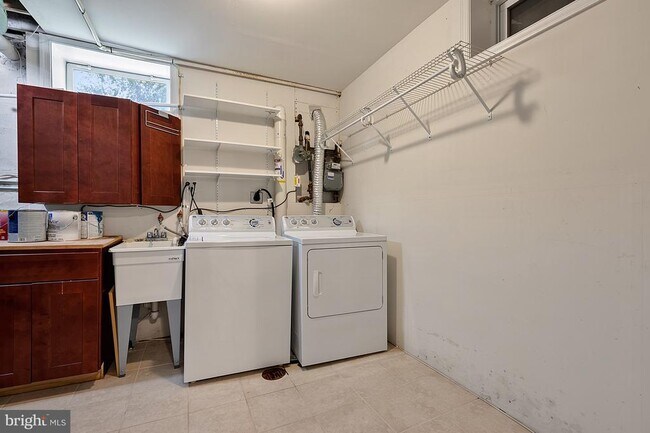 Building Photo - 6508 Berkshire Dr