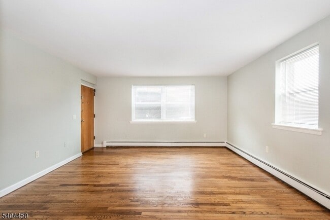 Building Photo - 191 N Beverwyck Rd