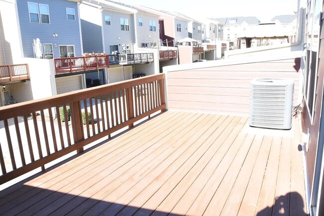 Building Photo - Stylish Apex Townhome Near Beaver Creek Shopping & Dining