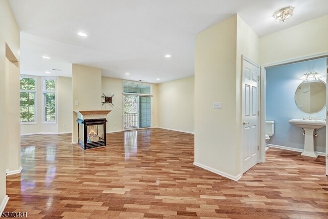 Building Photo - 612 Kensington Ln