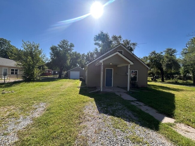 Primary Photo - Renovated 3 Bed 1 Bath Home