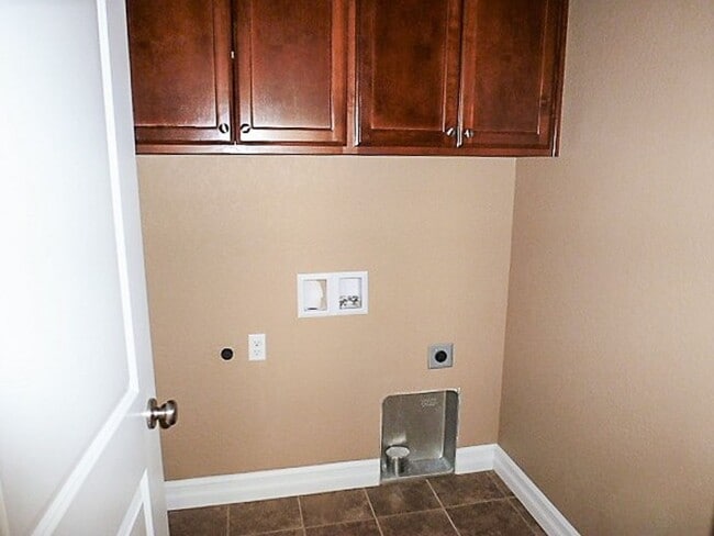 Building Photo - 2507 Locksley Ave SE