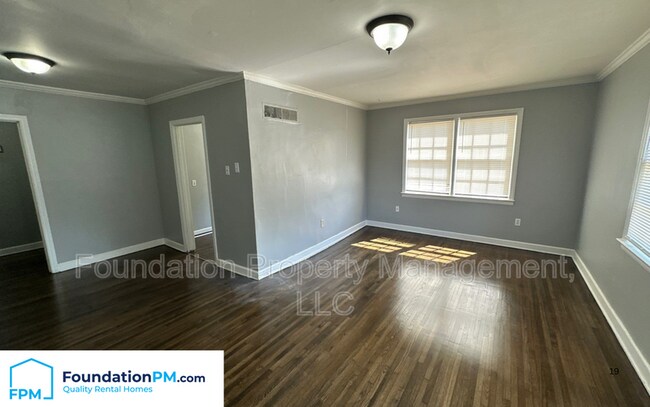 Building Photo - 44 N Holmes St