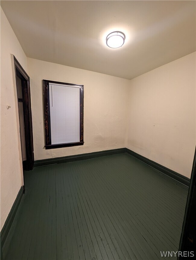 Building Photo - 67 Barton St