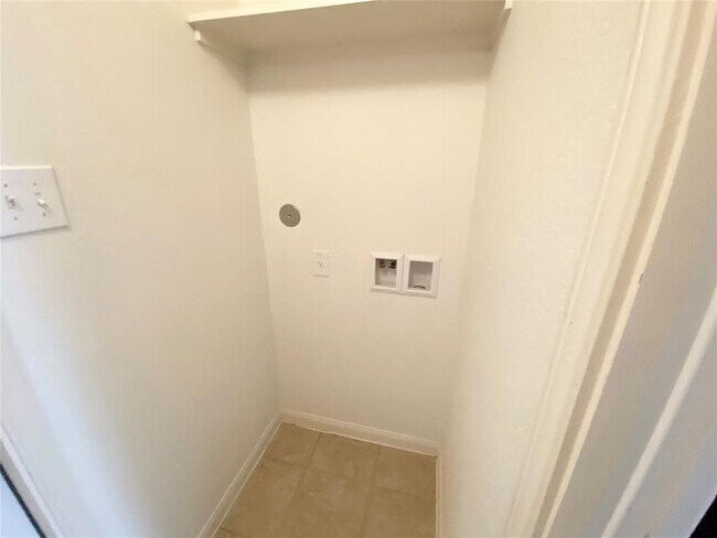 Building Photo - 201 Sapphire Ln