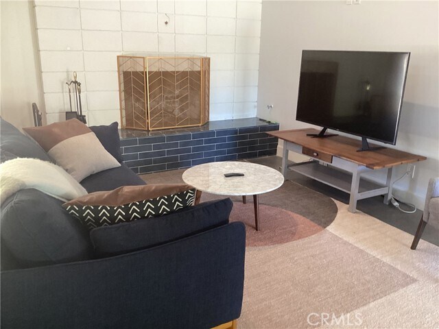 Building Photo - 233 Almon Dr