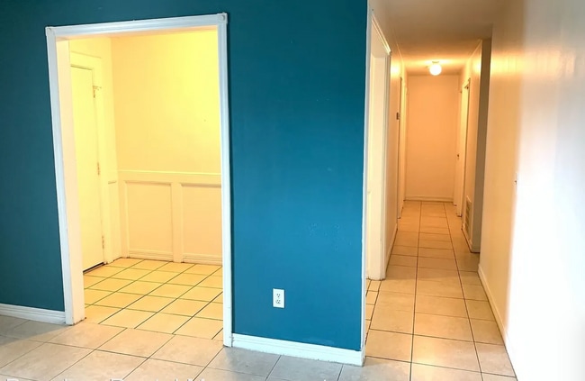 Building Photo - 3 bed 2 bath pool home for rent in East Orlando