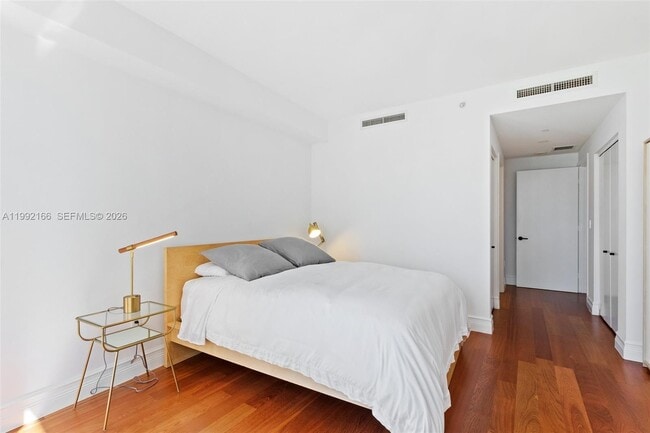 Building Photo - 901 Brickell Key Blvd