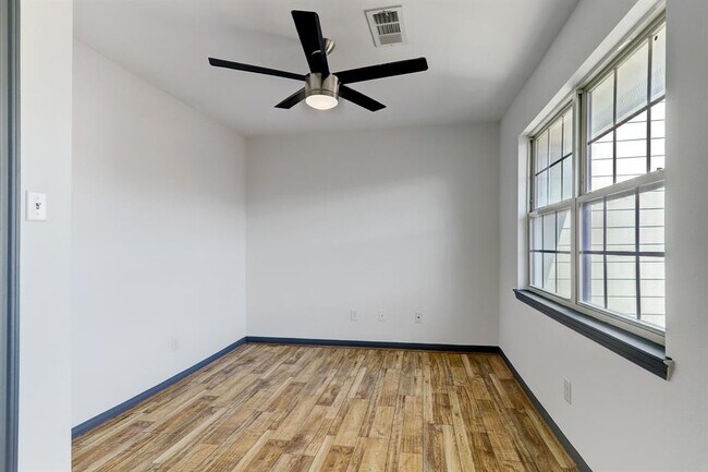 Building Photo - 4960 Milwee St