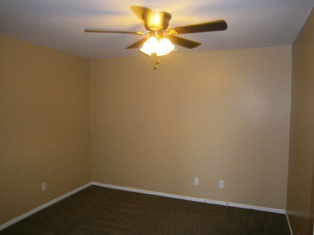 Building Photo - Single Story Home 4 bedroom + Enclosed pat...