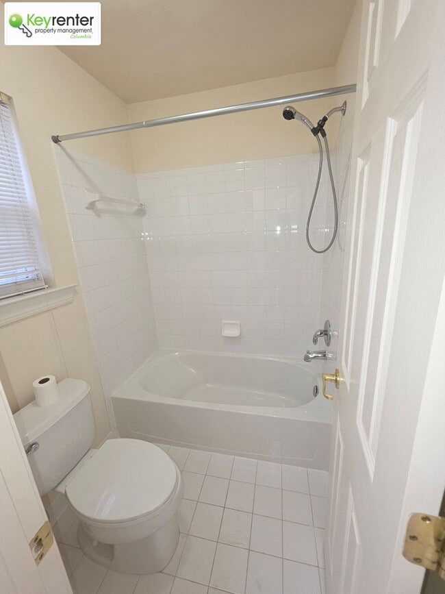 Building Photo - Beautiful 4-Bedroom Home in New Market – Hardwood Floors, Modern Kitchen, 2-Car Garage & Yard Car...