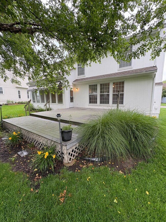 Building Photo - 4 bed/4.5 bath Overland Park Home w/seasonal Pool/Park/Trail in Blue Valley!!