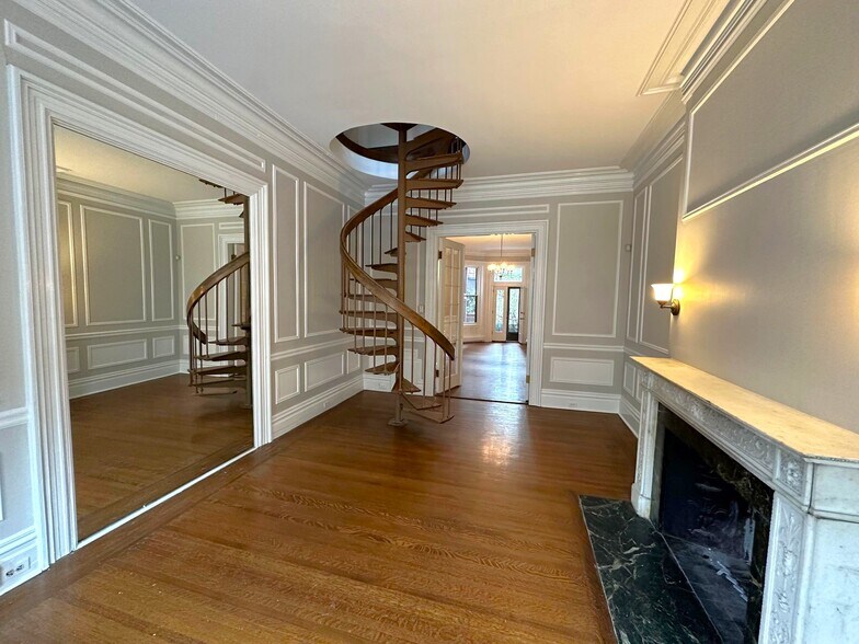 Primary Photo - 32 Gloucester St