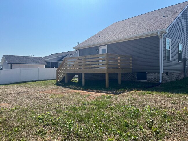 Building Photo - 109 Thacker Dr