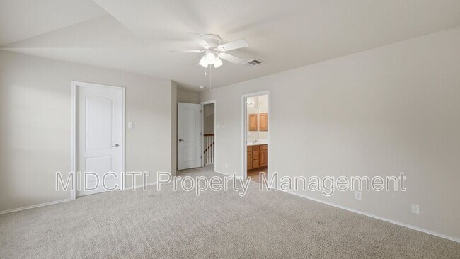 Building Photo - 622 Magdalena Ln