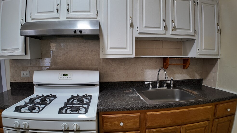 Building Photo - 8 Morris Cres