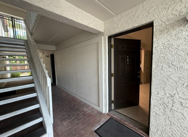 Building Photo - 631 N Orange Ave