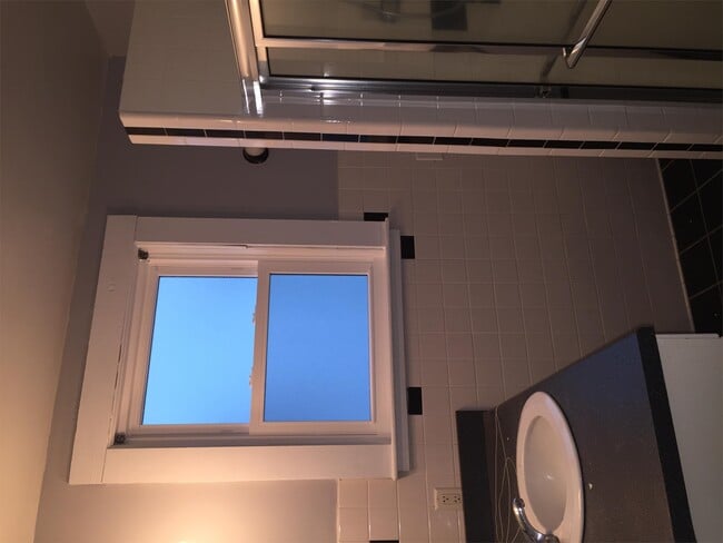 Building Photo - 96 Springdale St