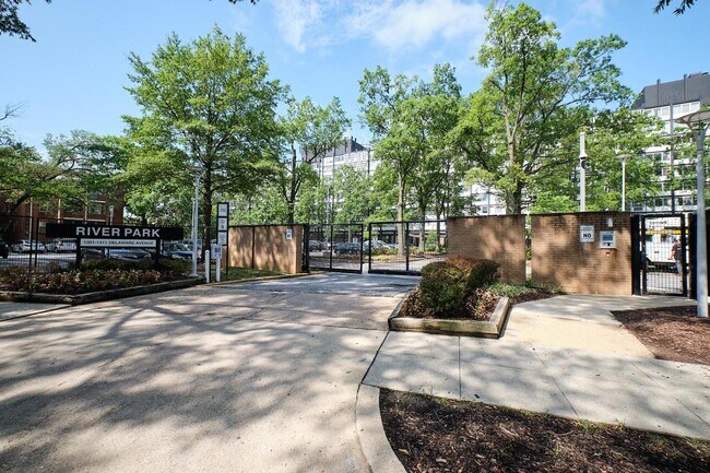 Building Photo - 1301 Delaware Ave SW