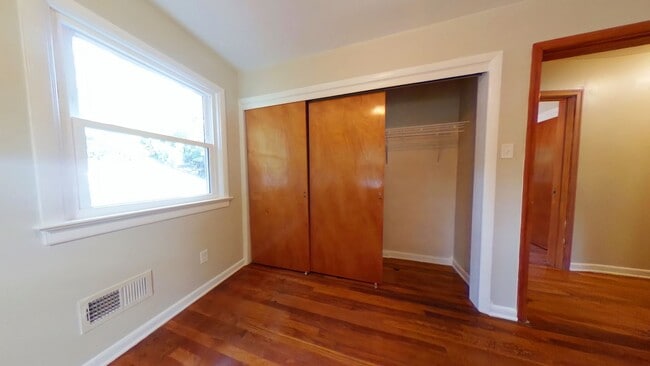 Building Photo - 3 Bedroom 1.5 Bathroom Single Family Home ...