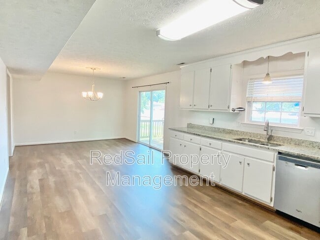 Building Photo - 534 Brightwood Ave