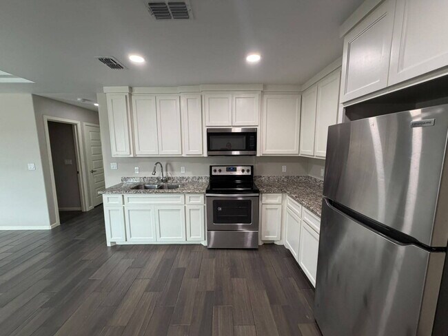 Building Photo - "Spacious Blank Canvas with 2 Full Baths in Edinburg's Heart – Ready for Your Vision!"
