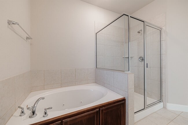 Building Photo - 16719 Highland Country Dr