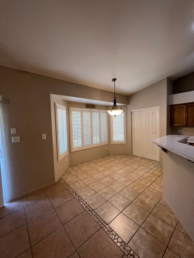 Building Photo - 3 BEDROOM HOME IN FALLS RANCH!
