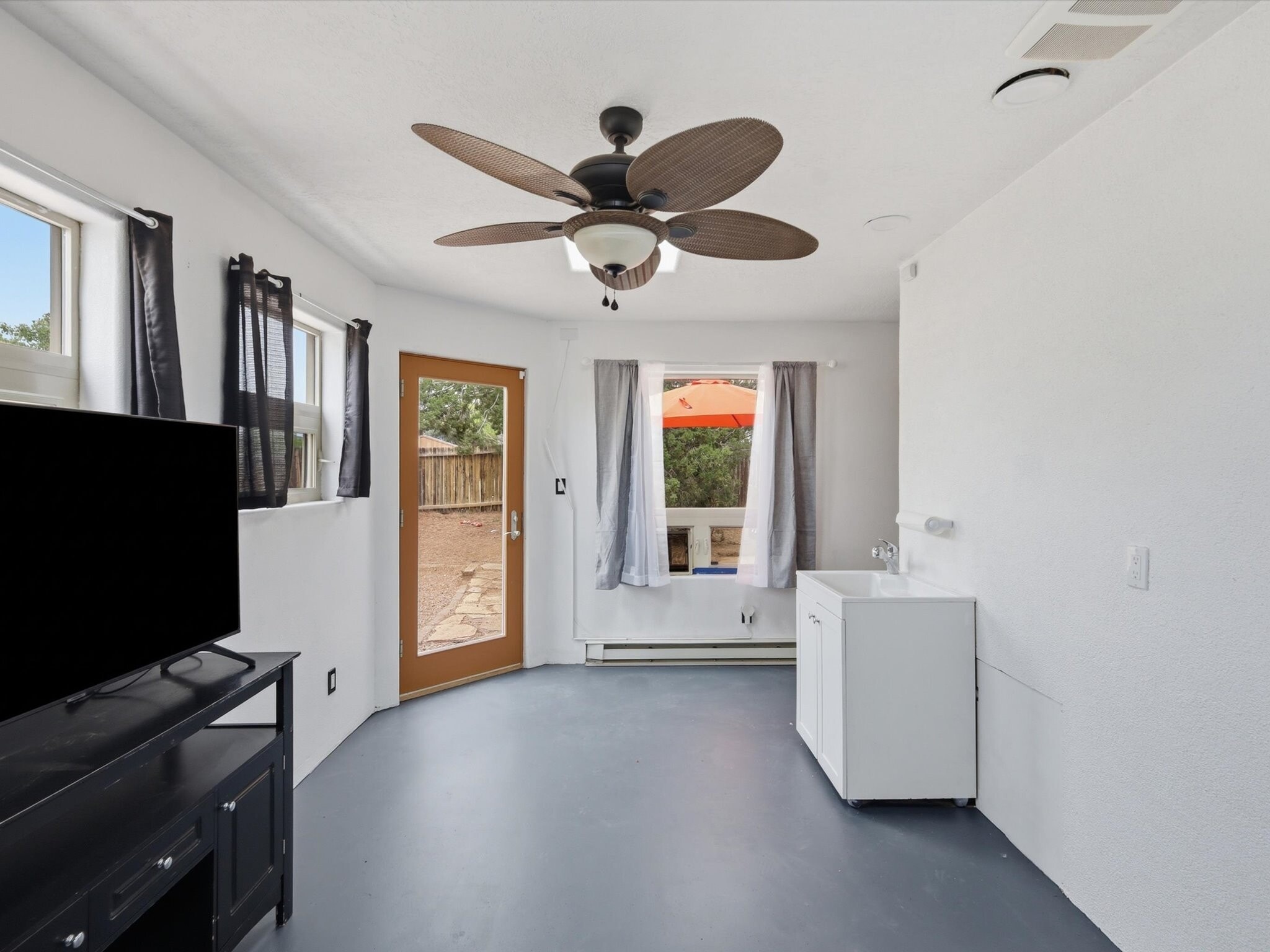 Building Photo - 3224 Nizhoni Dr