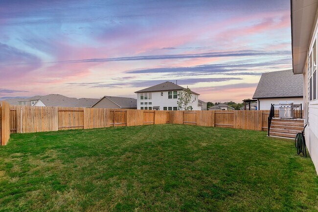 Building Photo - Amazing 5 Bedroom Home - Georgetown