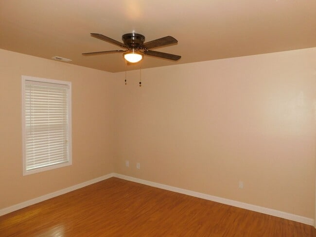 Building Photo - REMODLED