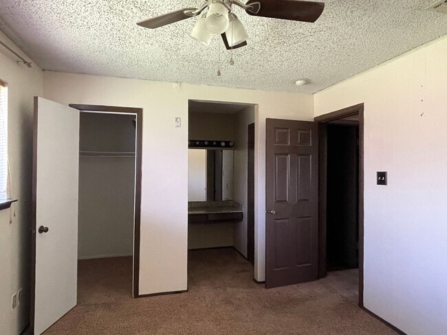 Building Photo - 4009 Eastridge Dr