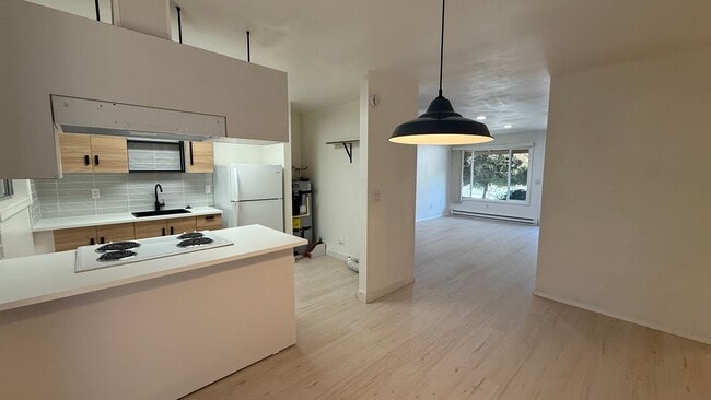 Building Photo - Great Duplex 2bd 2bath Big yard, Parking, ...