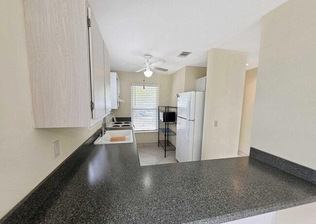 Building Photo - 1480 SE Rivergreen Cir