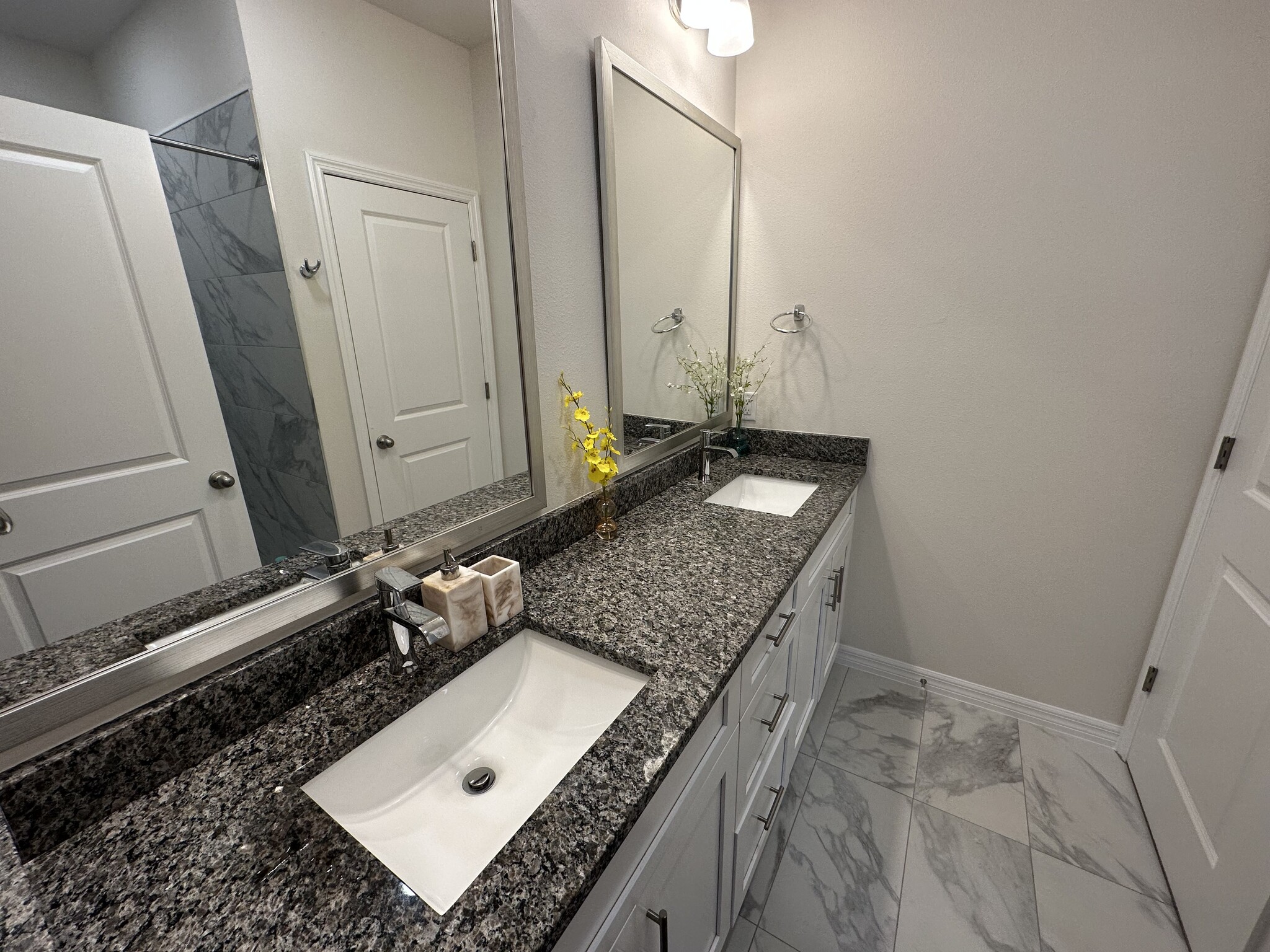 Guest Bathroom - 2984 Mearshire Dr