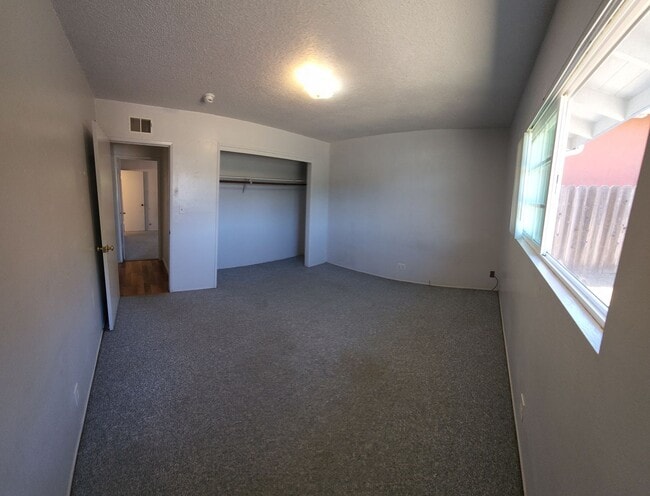 Building Photo - 4 bed 3 baths!  House ideally located close to campus, shopping, Bishop Peak