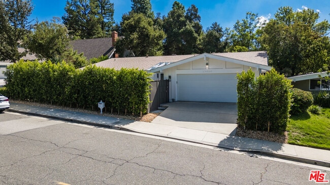 Building Photo - 23020 Wrencrest Dr