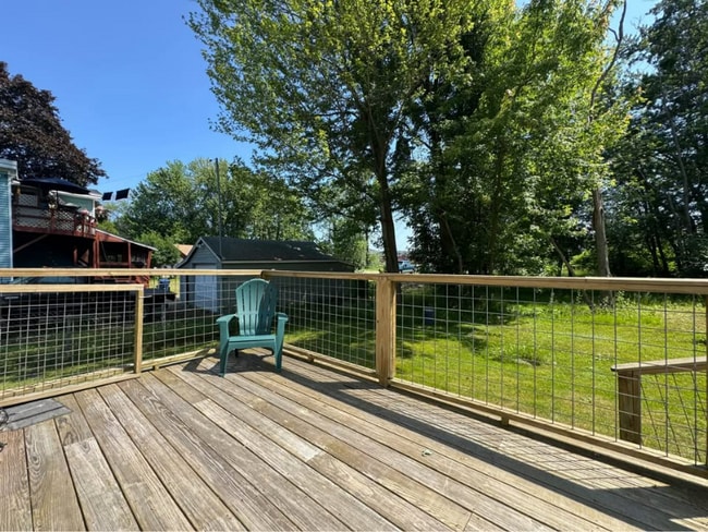 Building Photo - 725 Roosevelt Trail