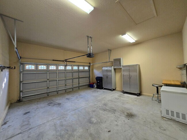 Building Photo - 5/3.5 Willow Oak Plantation