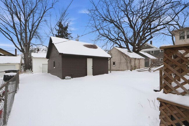 Building Photo - 714-716 Packard Ave