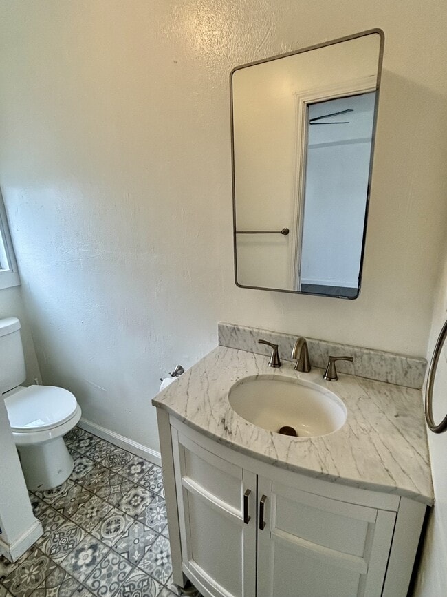 Building Photo - 668 S Auburn St