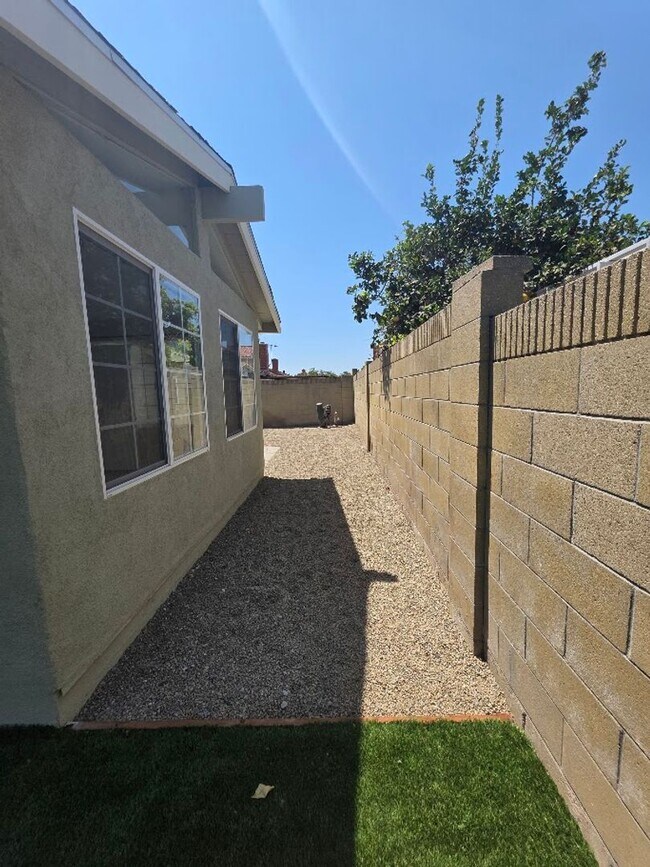 Building Photo - 12947 Arabella Pl